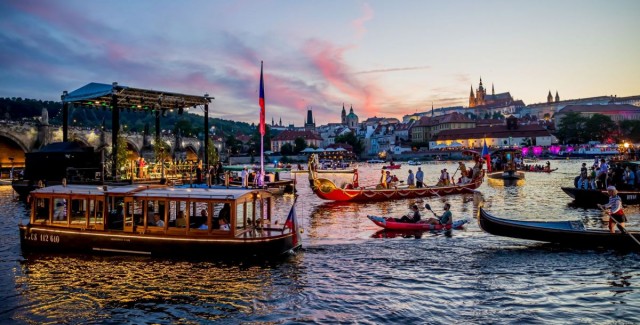 3-hour cruise with dinner and concert on the Vltava River 15.5.2025