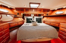 President Yacht bedroom